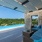 Leandra וילה Novigrad Istria