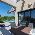 Leandra Villa Novigrad Istria