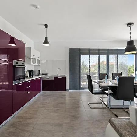 Leandra * Novigrad Istria