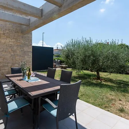 Leandra Novigrad Istria