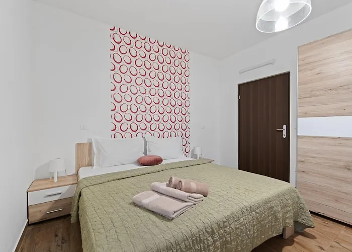 Leandra * Novigrad Istria