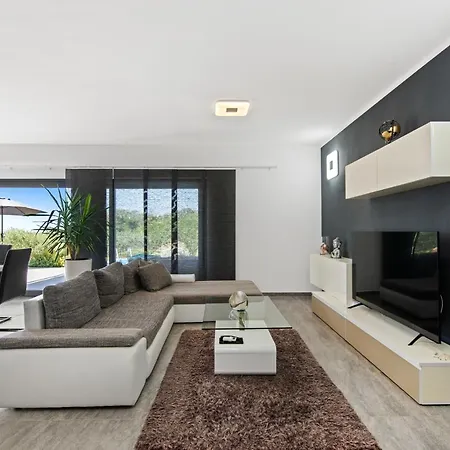 Leandra * Novigrad Istria