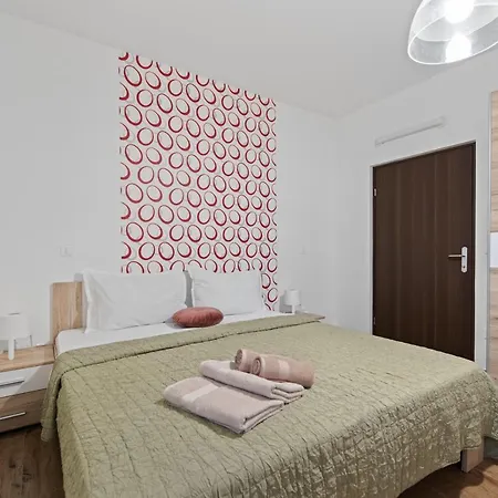 Leandra * Novigrad Istria